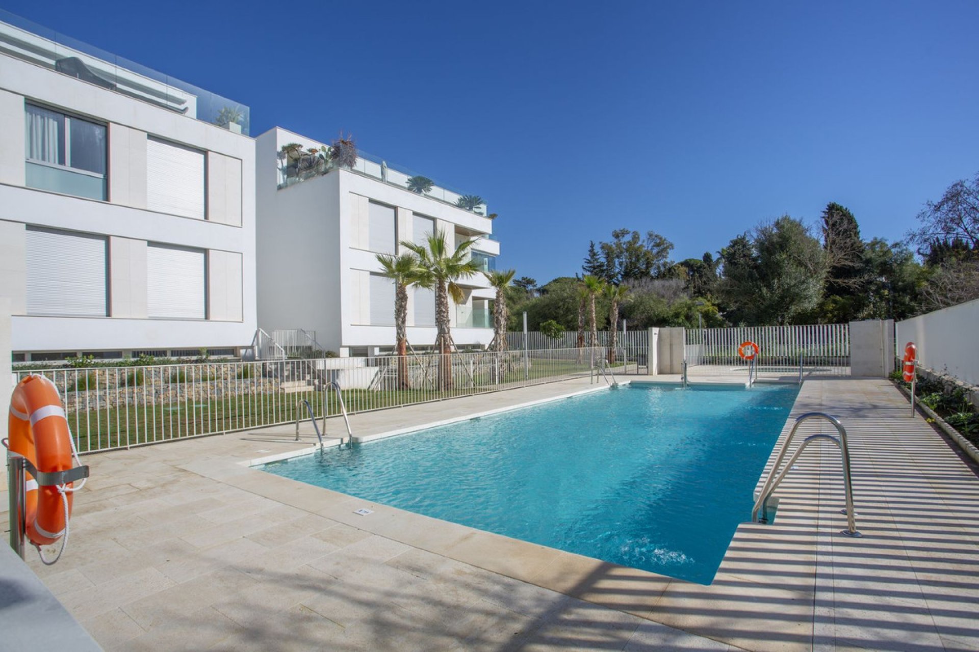 Resale - Apartment - Ground Floor Apartment - Marbella - Elviria