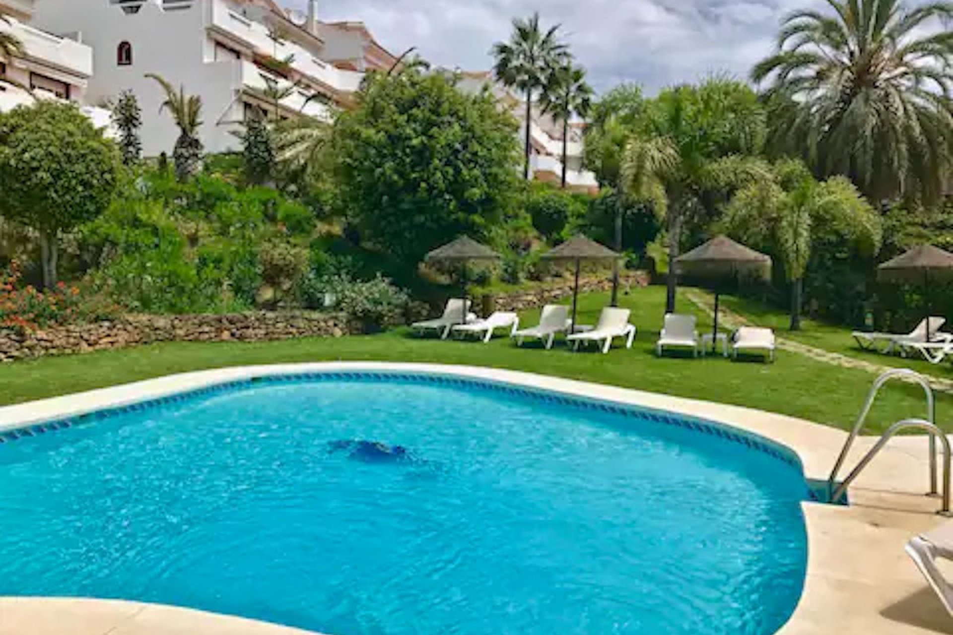 Resale - Apartment - Ground Floor Apartment - Marbella - Elviria