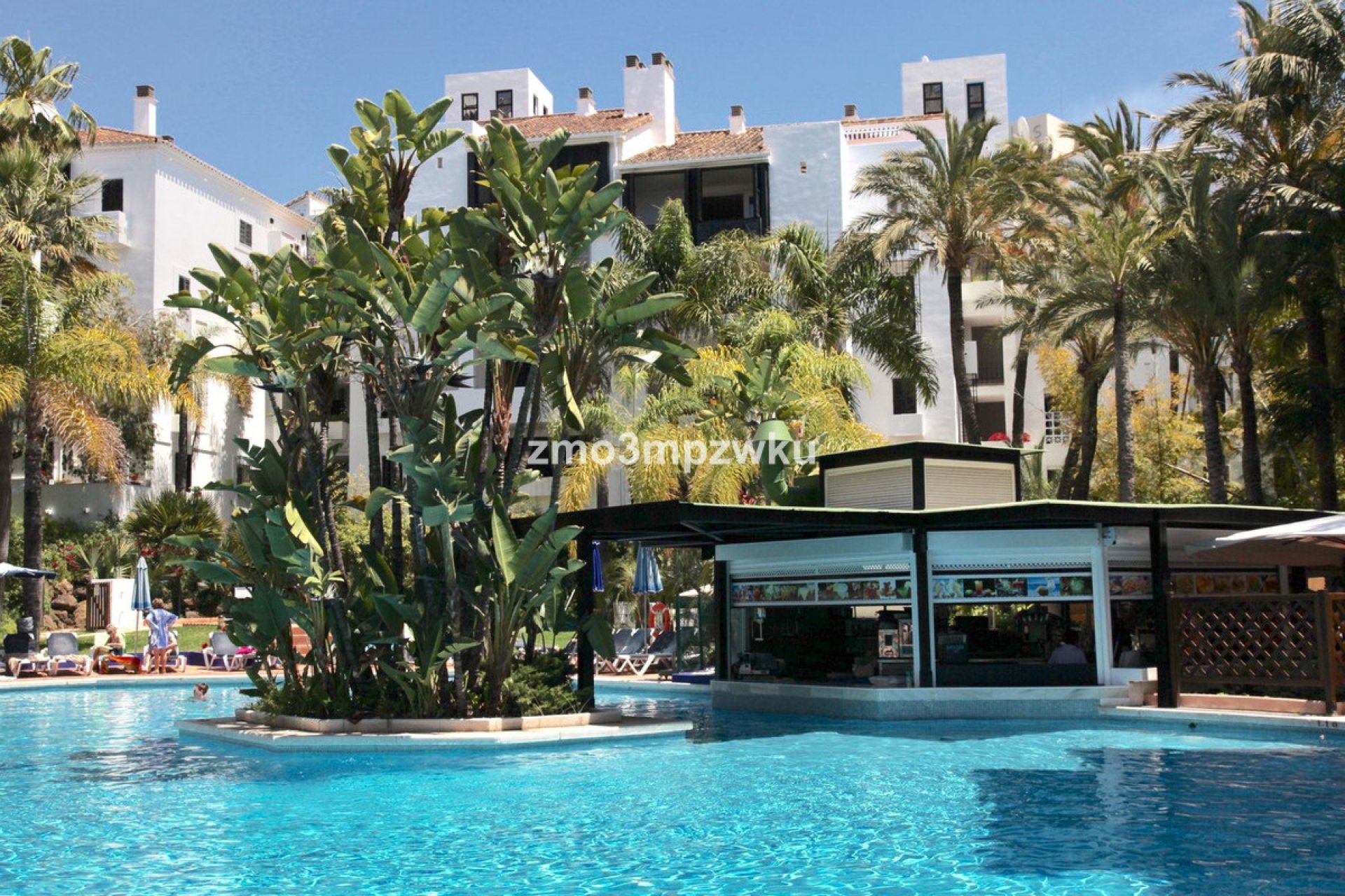 Resale - Apartment - Ground Floor Apartment - Marbella - Elviria