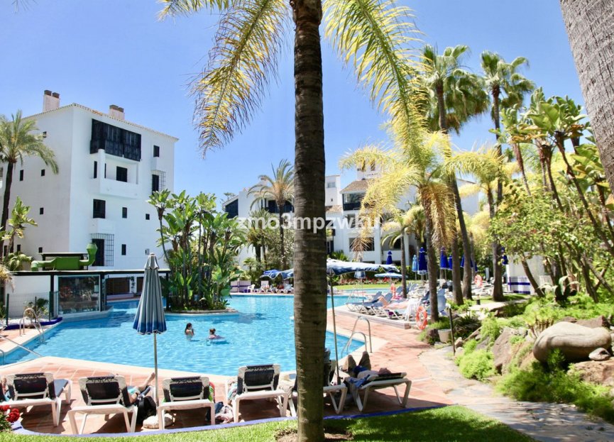 Resale - Apartment - Ground Floor Apartment - Marbella - Elviria