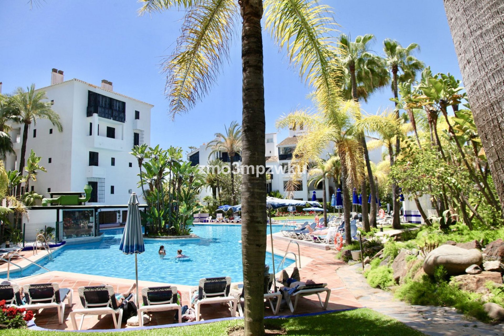 Resale - Apartment - Ground Floor Apartment - Marbella - Elviria