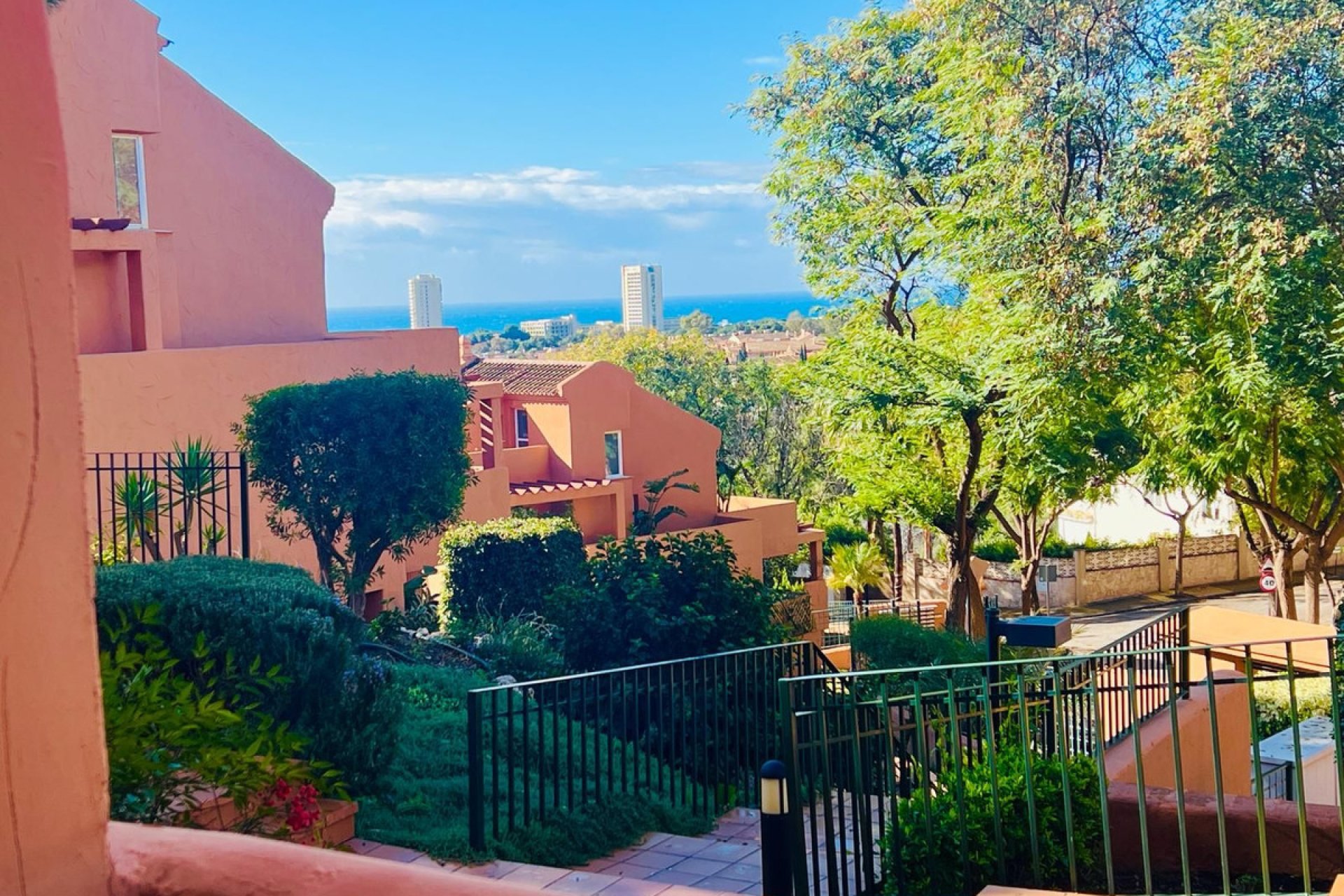 Resale - Apartment - Ground Floor Apartment - Marbella - Elviria