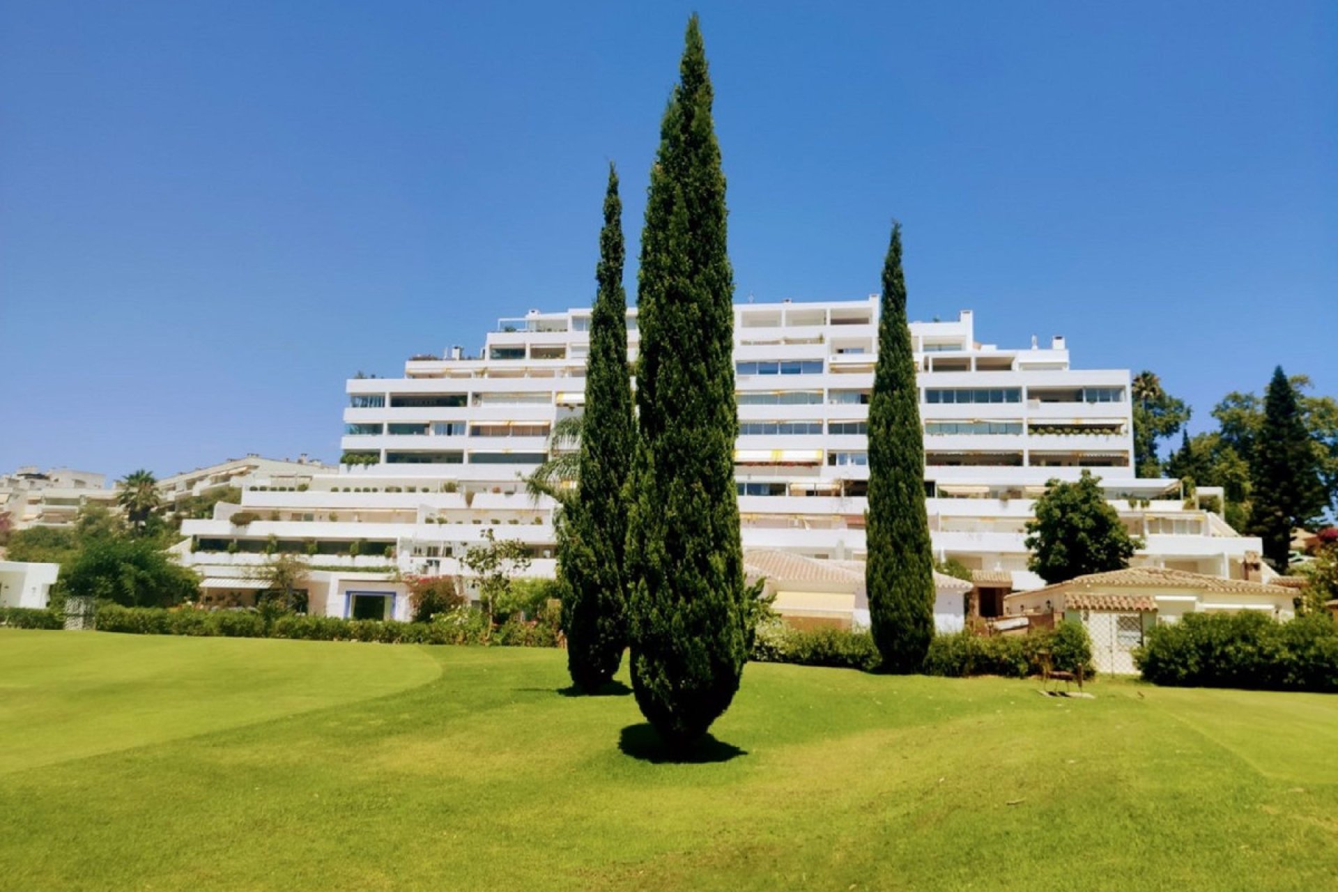 Resale - Apartment - Ground Floor Apartment - Marbella - Guadalmina Alta