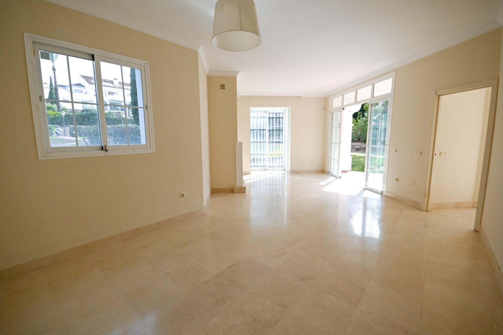 Resale - Apartment - Ground Floor Apartment - Marbella - Guadalmina Alta