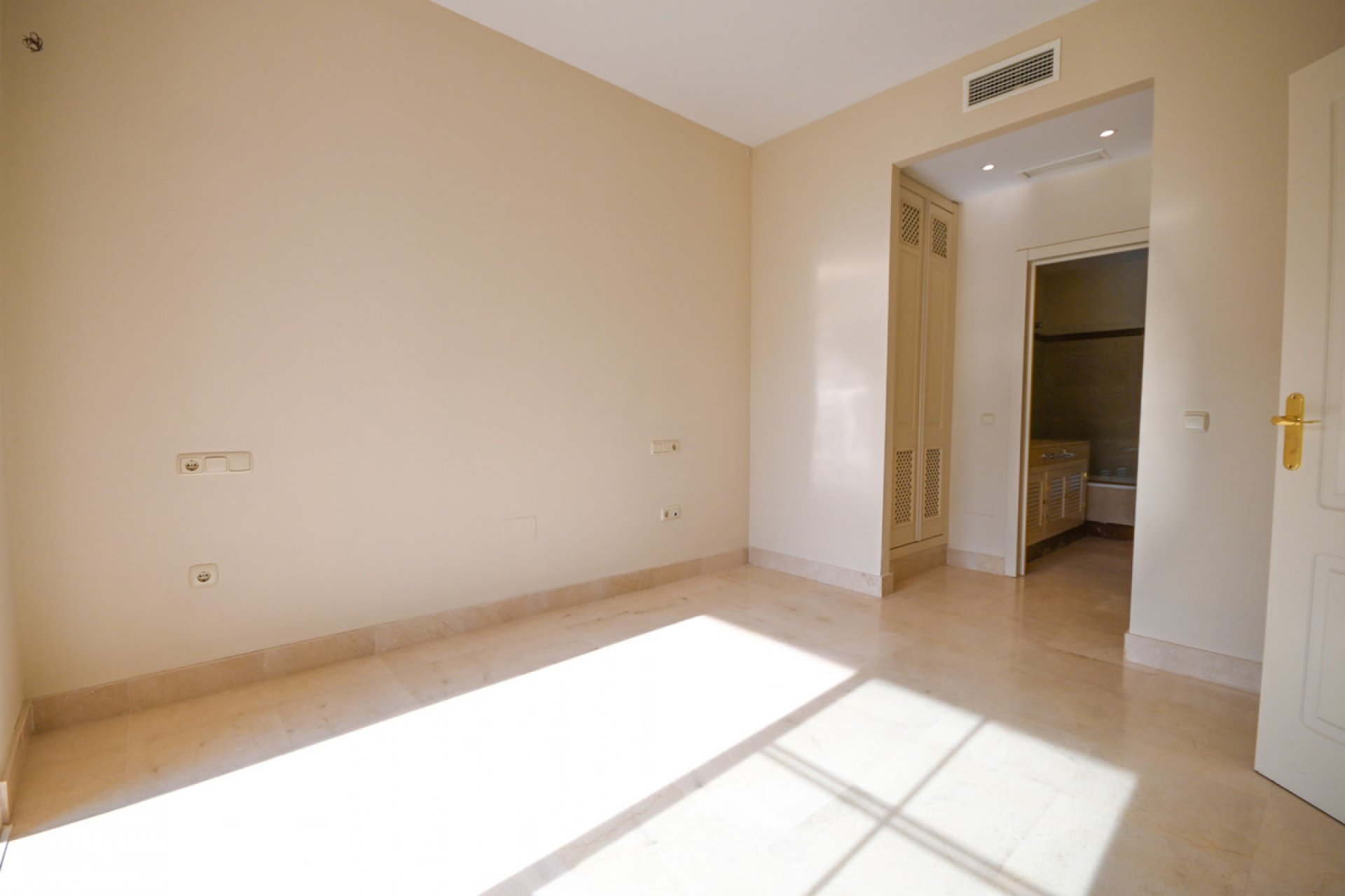 Resale - Apartment - Ground Floor Apartment - Marbella - Guadalmina Alta