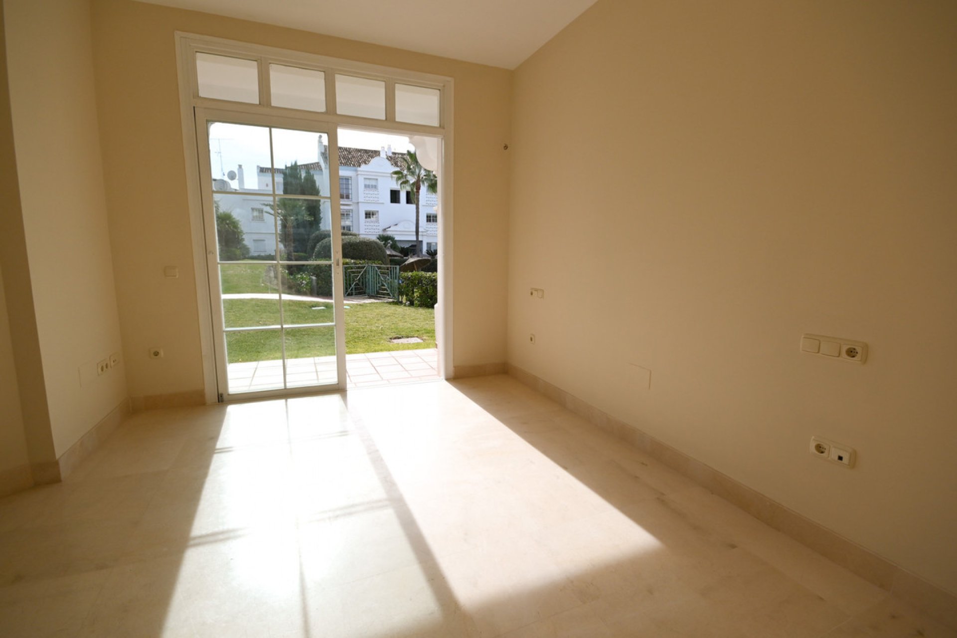 Resale - Apartment - Ground Floor Apartment - Marbella - Guadalmina Alta