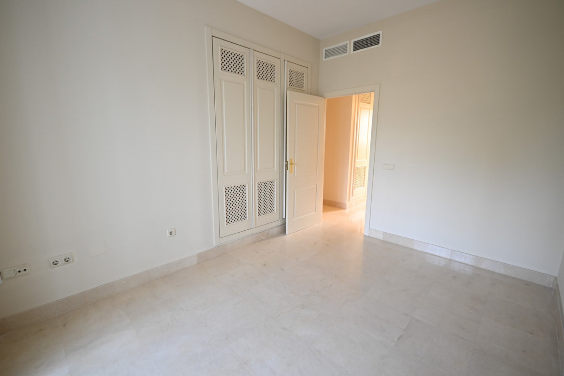 Resale - Apartment - Ground Floor Apartment - Marbella - Guadalmina Alta