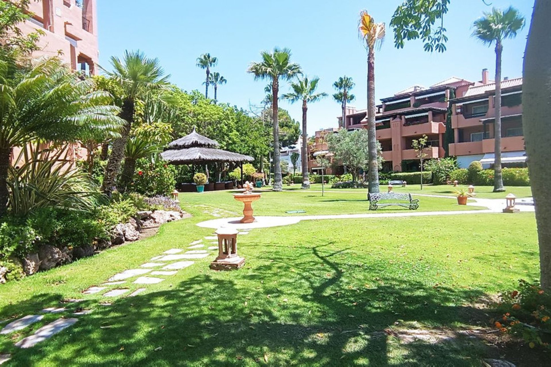 Resale - Apartment - Ground Floor Apartment - Marbella - Guadalmina Baja