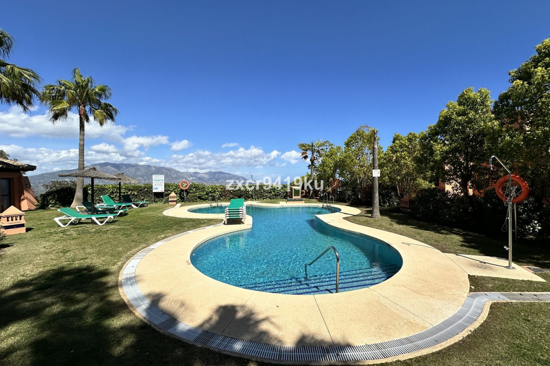 Resale - Apartment - Ground Floor Apartment - Marbella - La Mairena