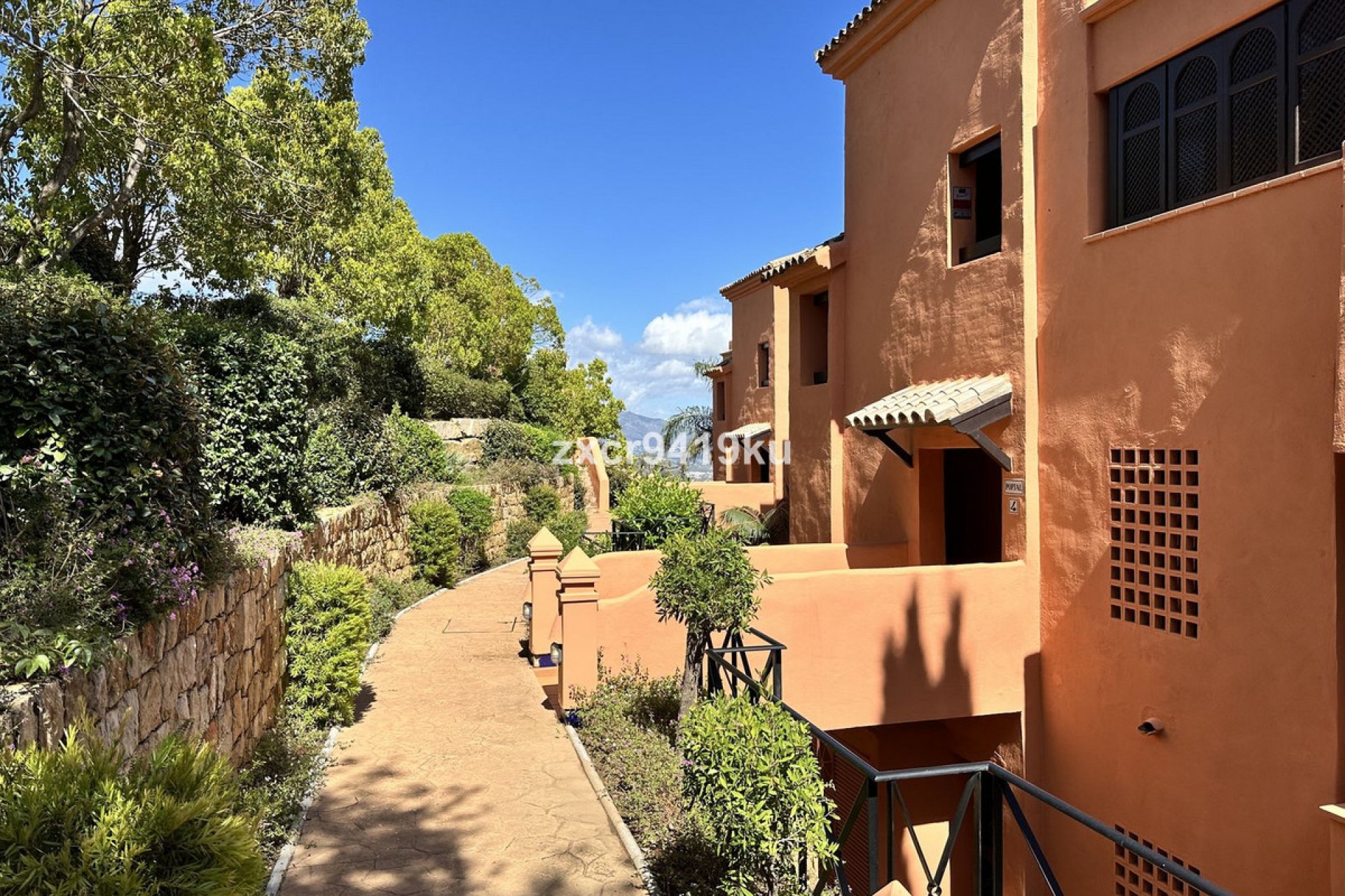 Resale - Apartment - Ground Floor Apartment - Marbella - La Mairena