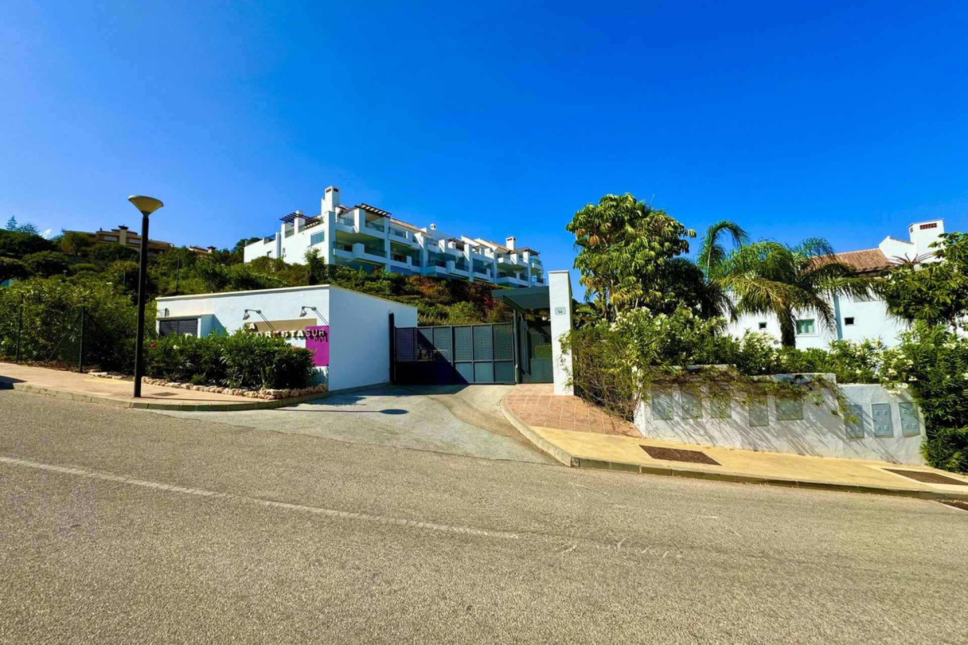 Resale - Apartment - Ground Floor Apartment - Marbella - La Mairena