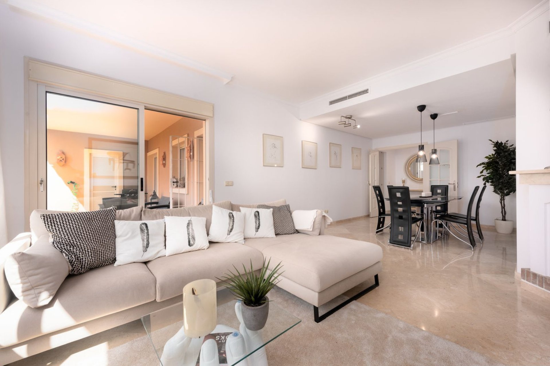 Resale - Apartment - Ground Floor Apartment - Marbella - La Mairena