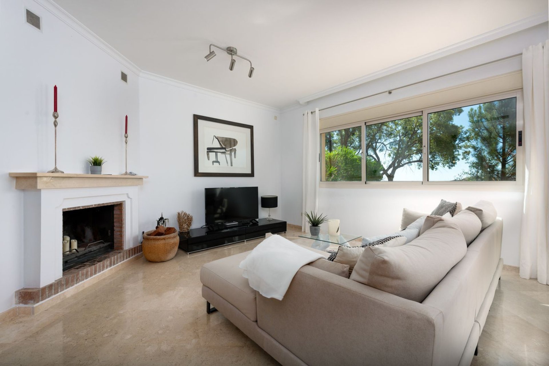 Resale - Apartment - Ground Floor Apartment - Marbella - La Mairena