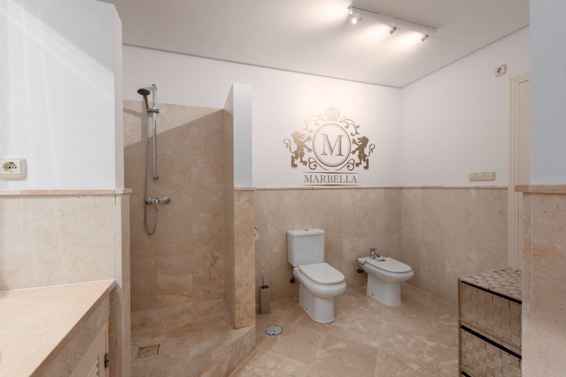 Resale - Apartment - Ground Floor Apartment - Marbella - La Mairena