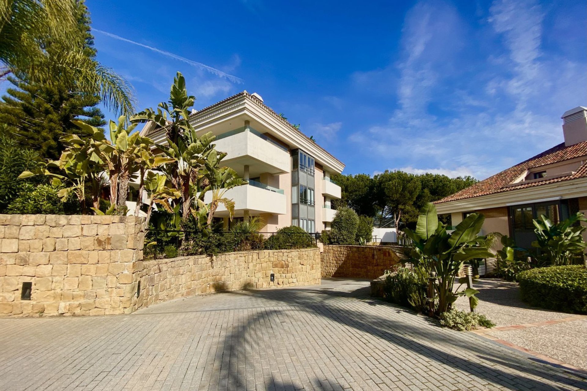 Resale - Apartment - Ground Floor Apartment - Marbella - Los Monteros