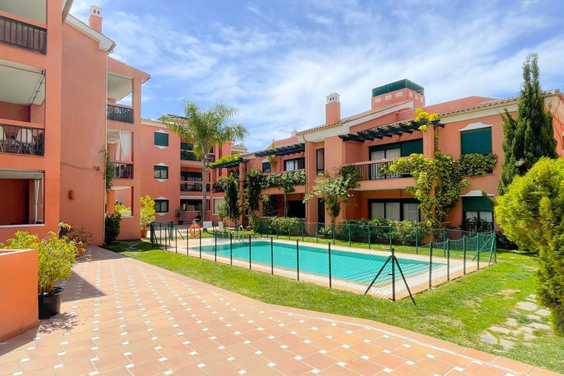 Resale - Apartment - Ground Floor Apartment - Marbella - Marbesa