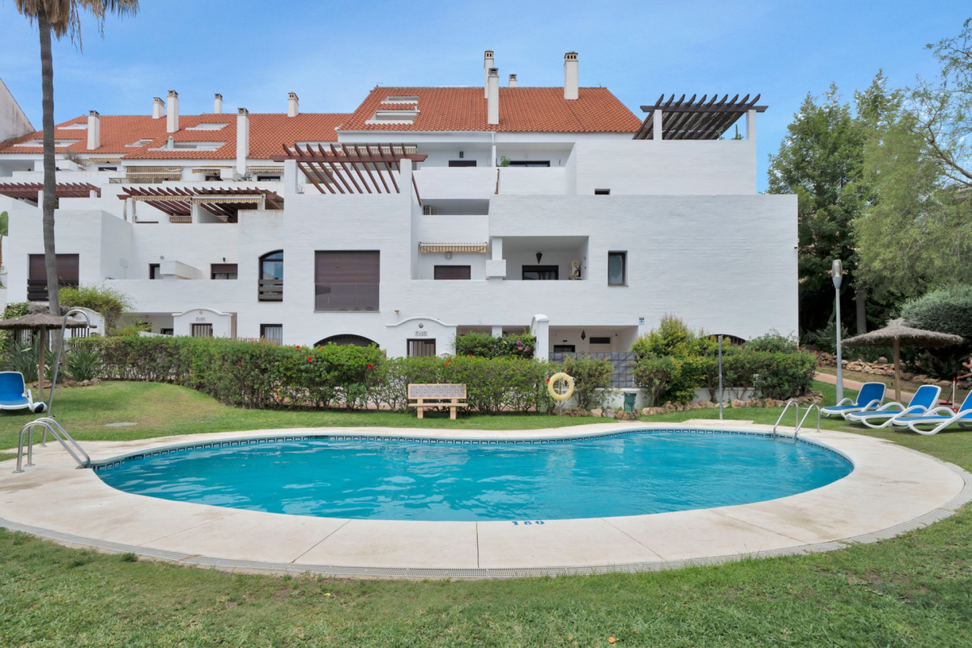 Resale - Apartment - Ground Floor Apartment - Marbella - Nueva Andalucia