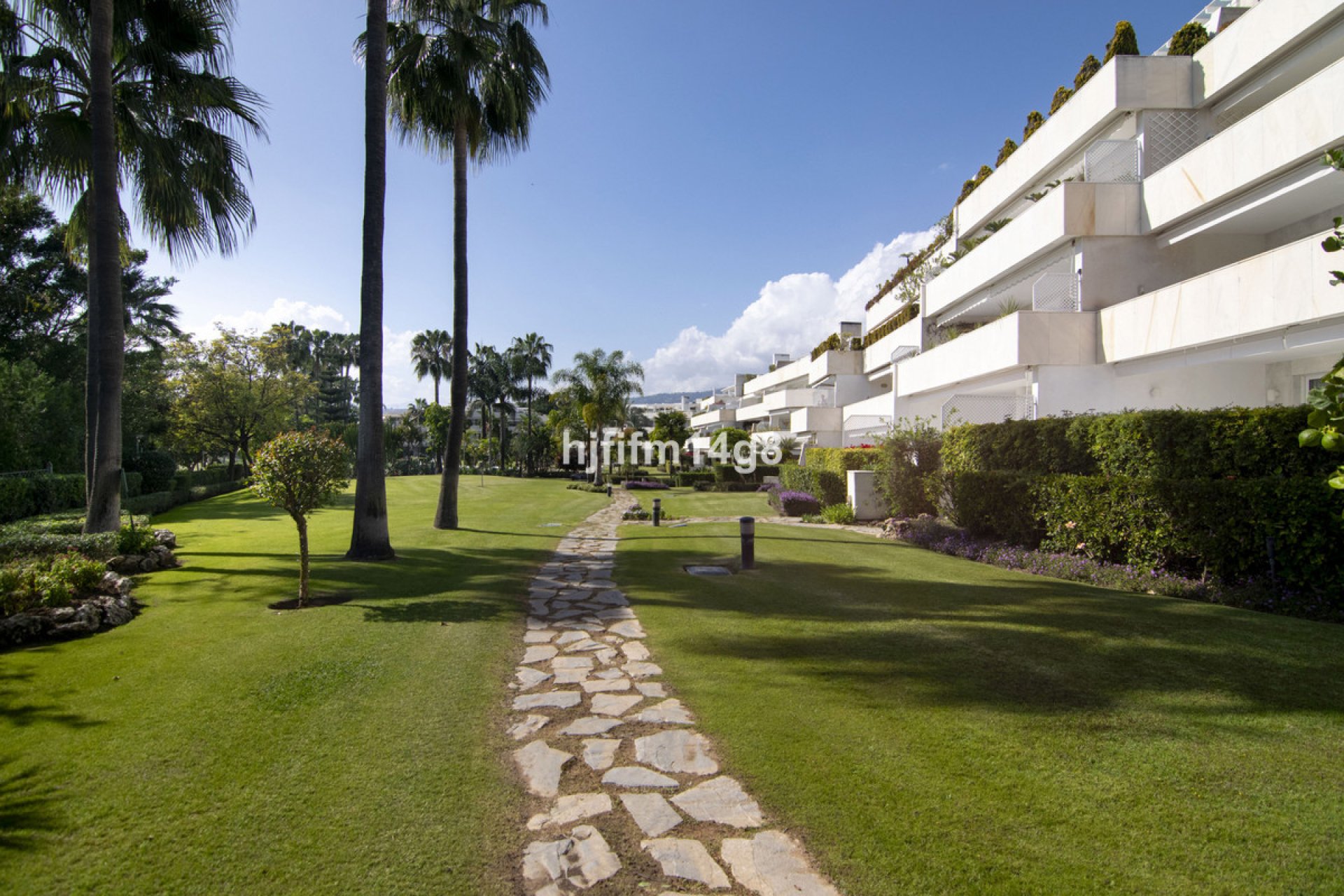 Resale - Apartment - Ground Floor Apartment - Marbella - Nueva Andalucia