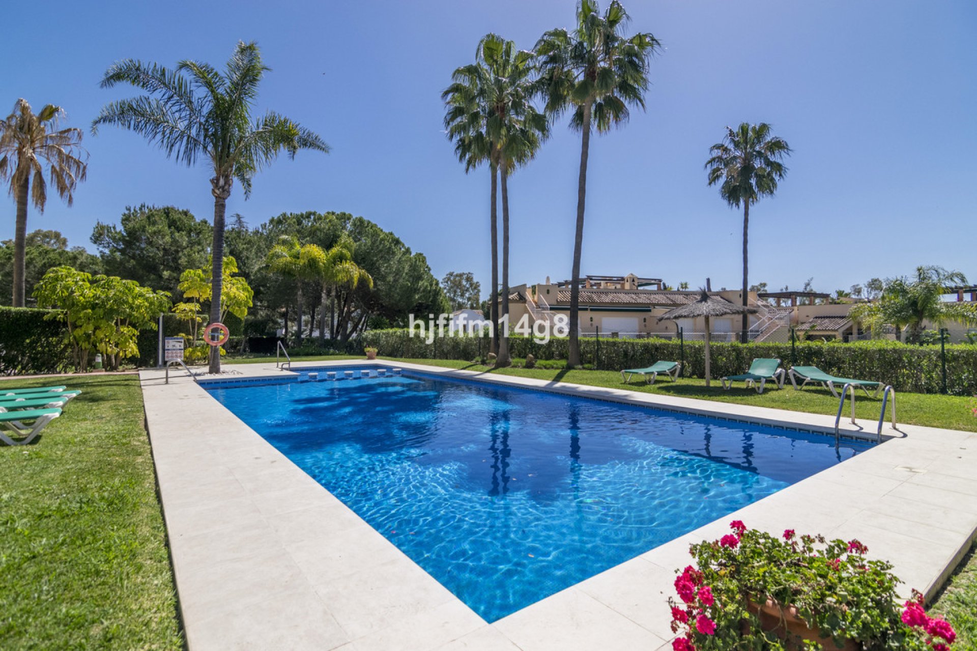 Resale - Apartment - Ground Floor Apartment - Marbella - Nueva Andalucia