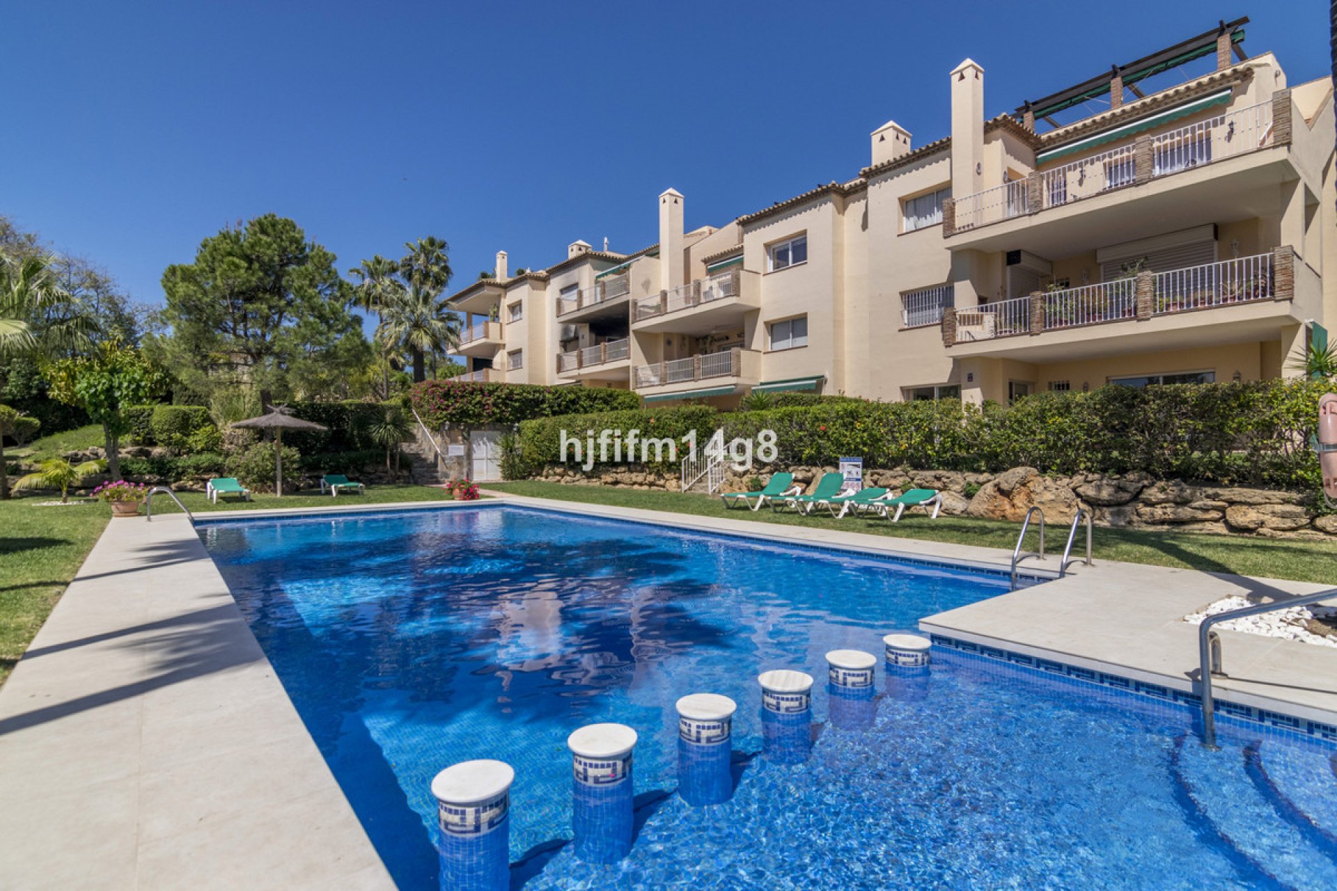 Resale - Apartment - Ground Floor Apartment - Marbella - Nueva Andalucia