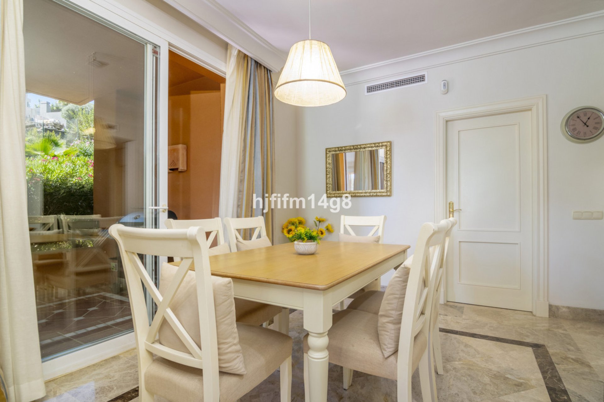 Resale - Apartment - Ground Floor Apartment - Marbella - Nueva Andalucia