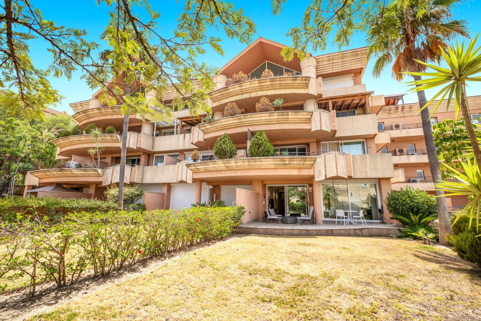 Resale - Apartment - Ground Floor Apartment - Marbella - Nueva Andalucia