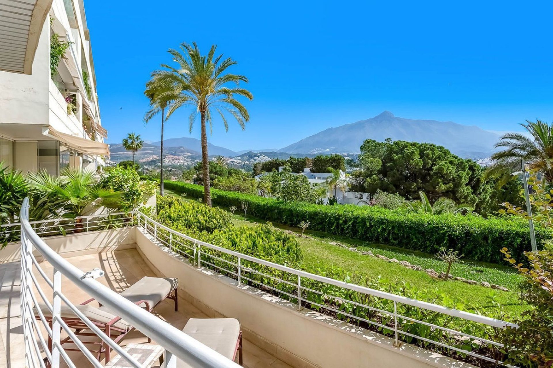 Resale - Apartment - Ground Floor Apartment - Marbella - Nueva Andalucia