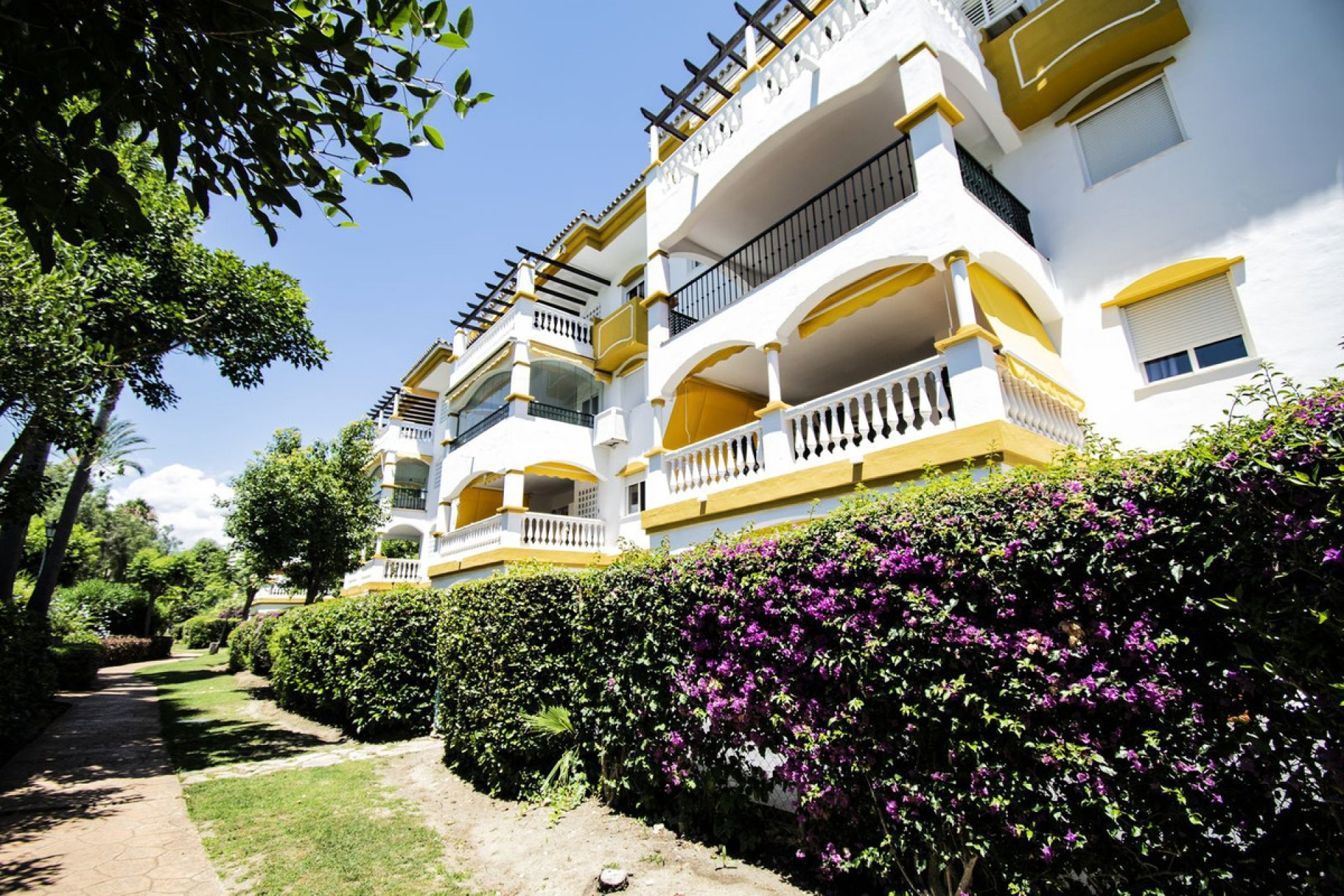 Resale - Apartment - Ground Floor Apartment - Marbella - Nueva Andalucia