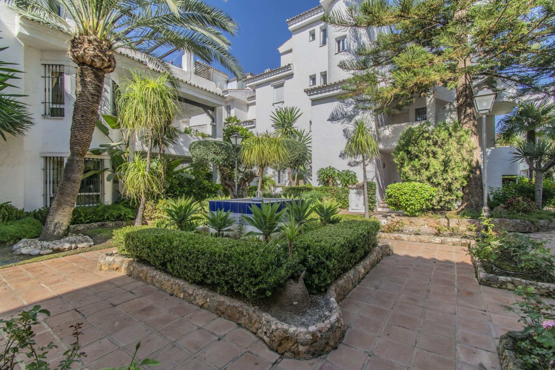 Resale - Apartment - Ground Floor Apartment - Marbella - Nueva Andalucia