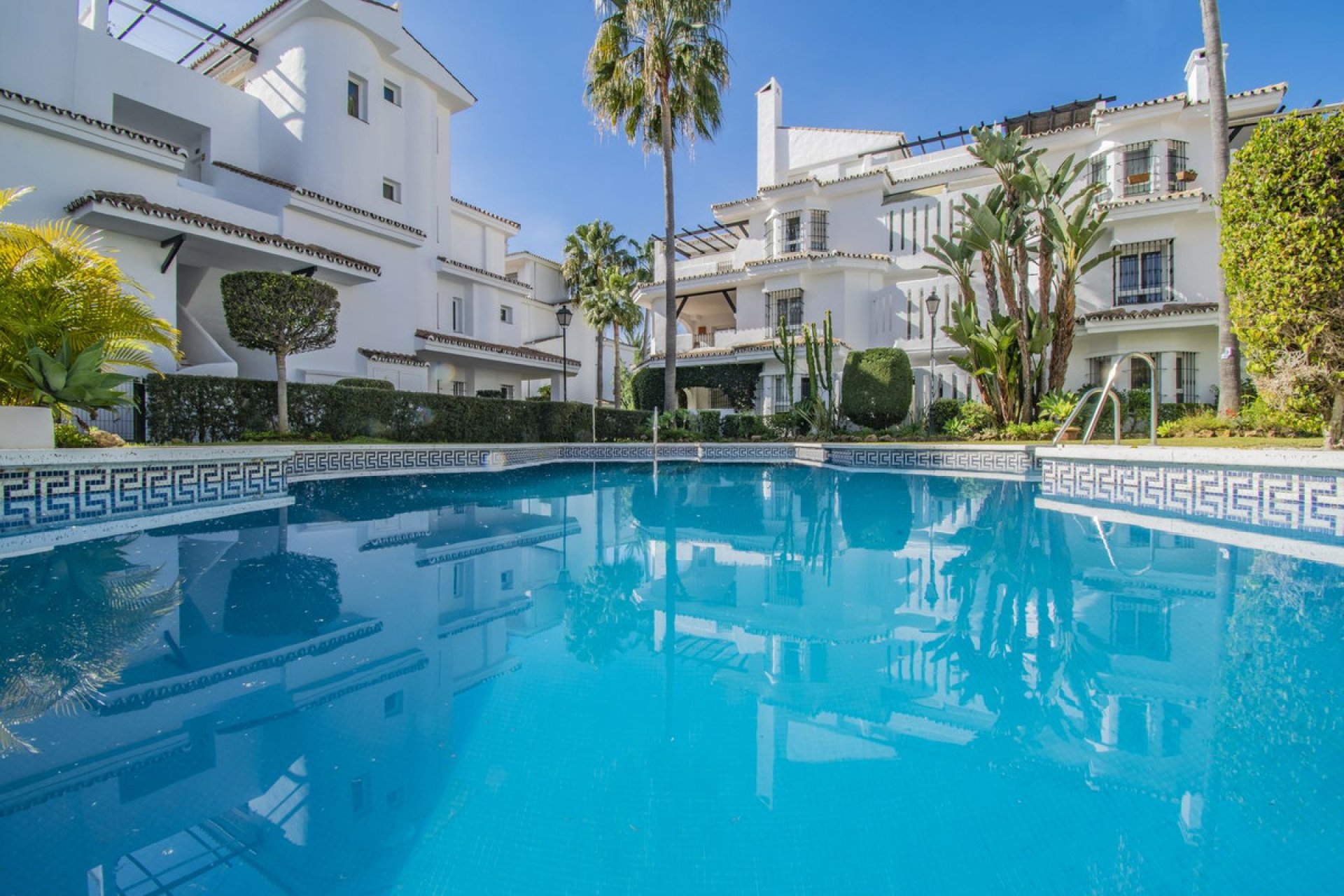 Resale - Apartment - Ground Floor Apartment - Marbella - Nueva Andalucia