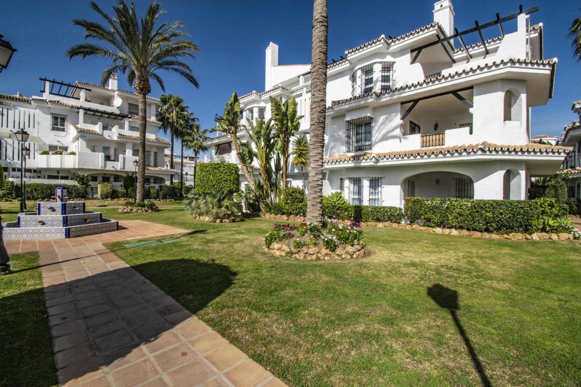 Resale - Apartment - Ground Floor Apartment - Marbella - Nueva Andalucia