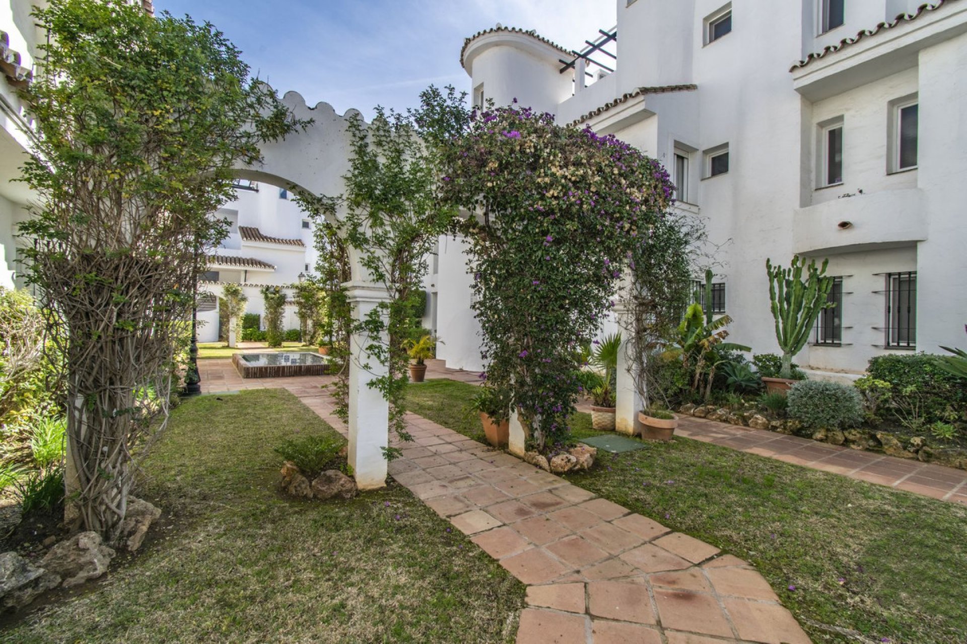 Resale - Apartment - Ground Floor Apartment - Marbella - Nueva Andalucia