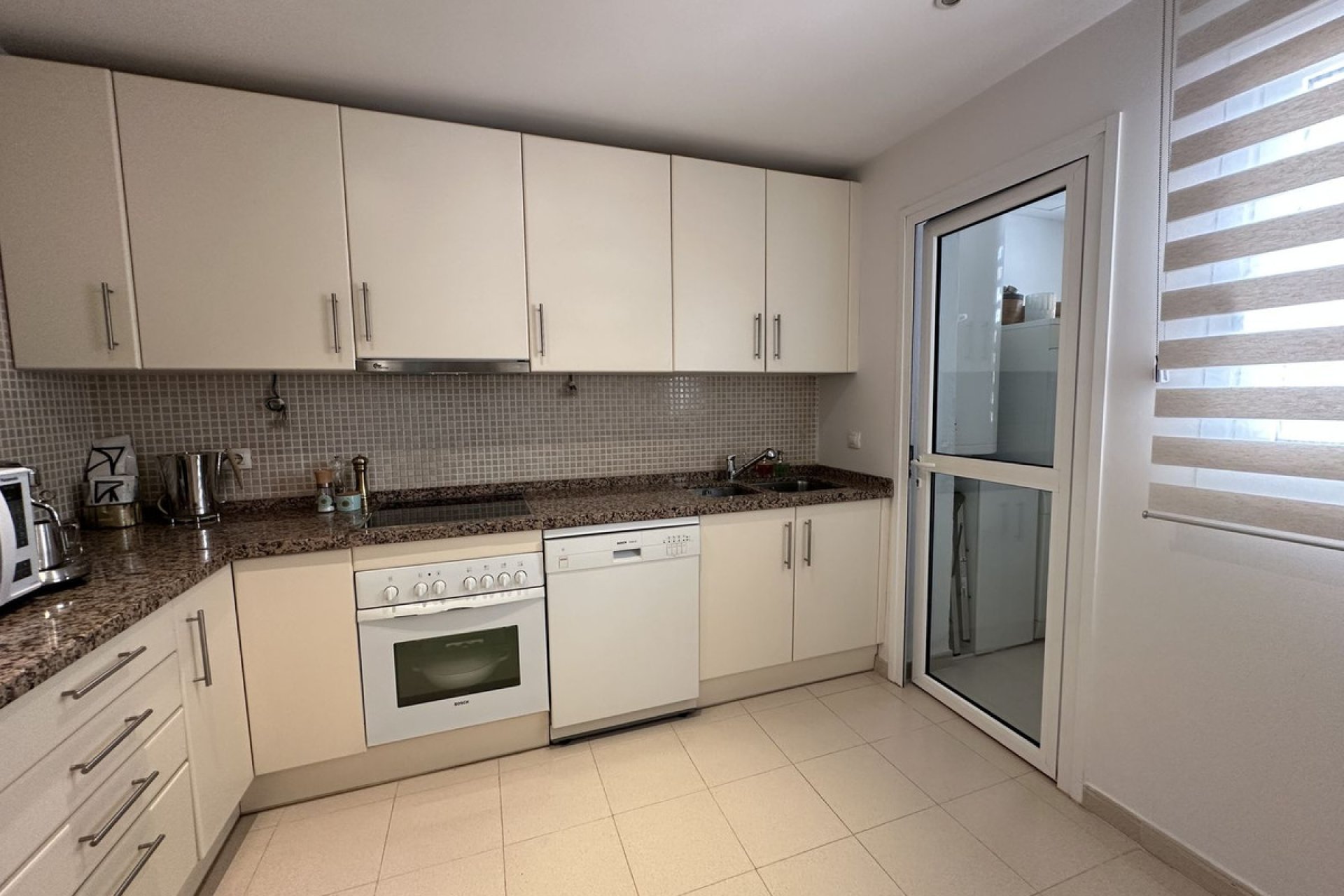 Resale - Apartment - Ground Floor Apartment - Marbella - Nueva Andalucia