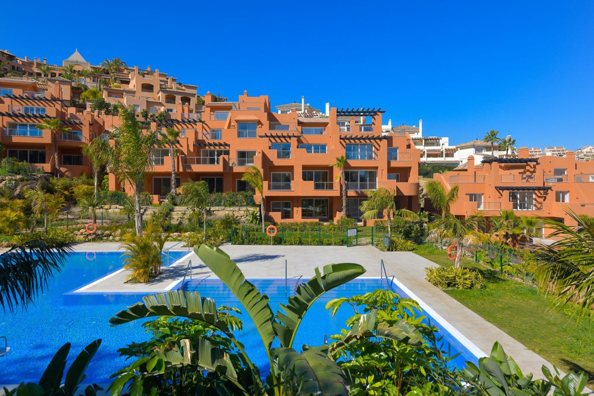 Resale - Apartment - Ground Floor Apartment - Marbella - Nueva Andalucia