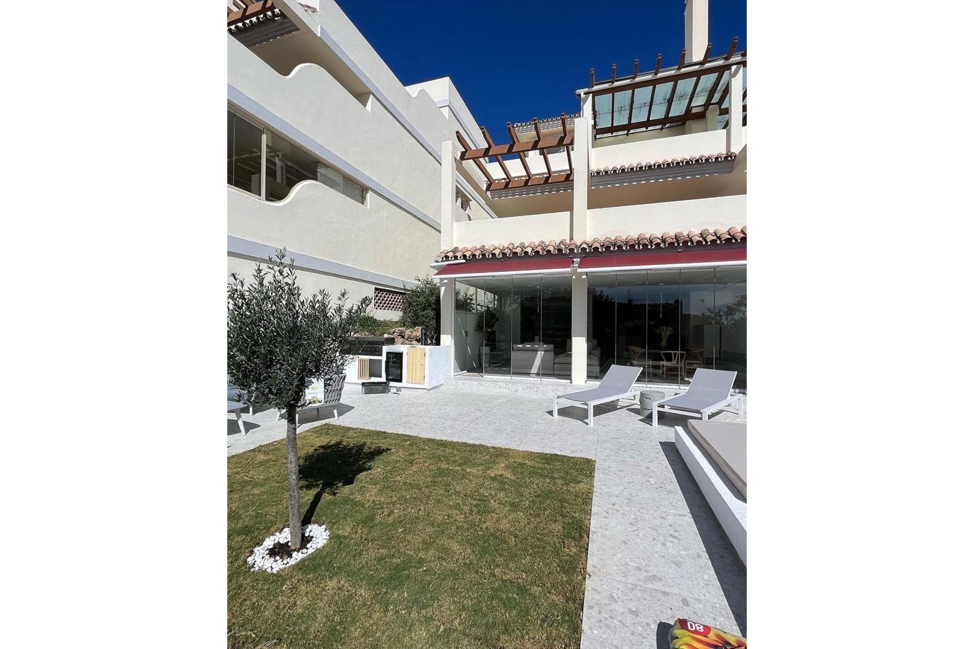 Resale - Apartment - Ground Floor Apartment - Marbella - Nueva Andalucia