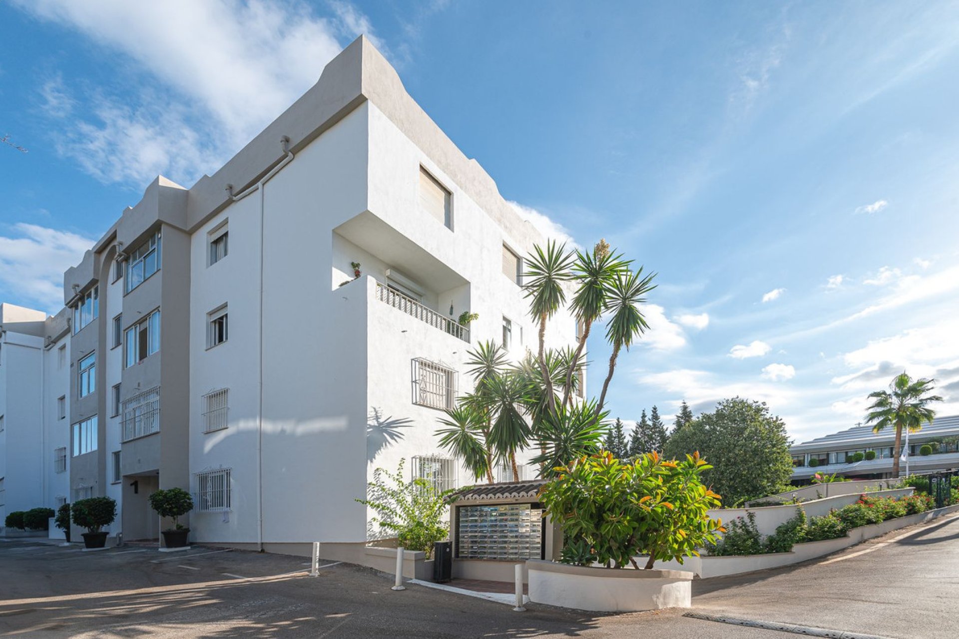 Resale - Apartment - Ground Floor Apartment - Marbella - Nueva Andalucia