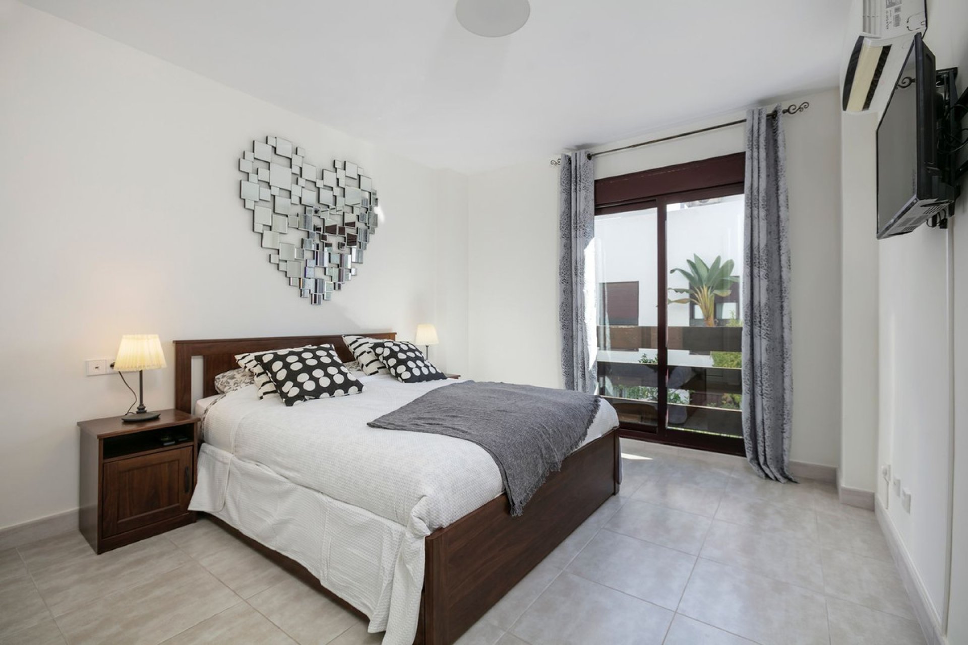 Resale - Apartment - Ground Floor Apartment - Marbella - Nueva Andalucia