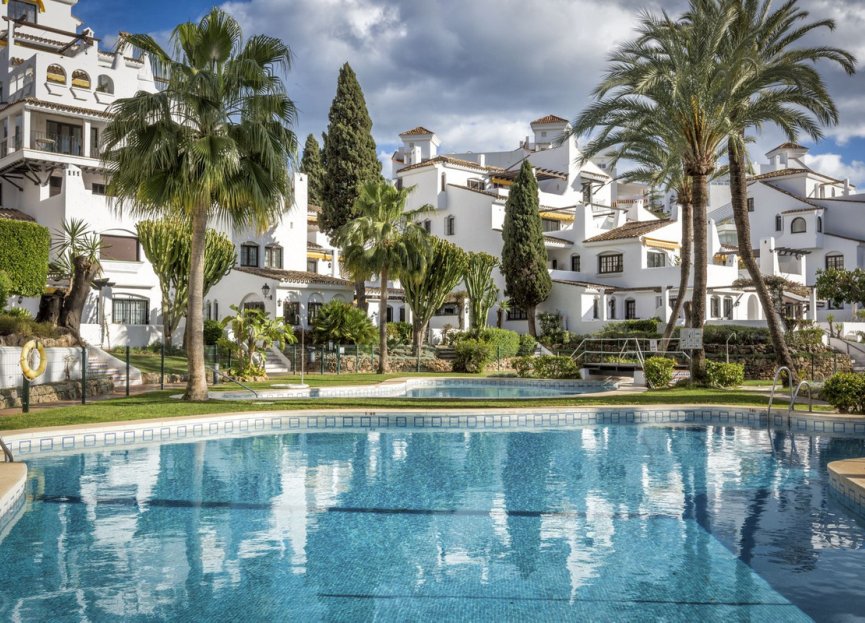 Resale - Apartment - Ground Floor Apartment - Marbella - Nueva Andalucia