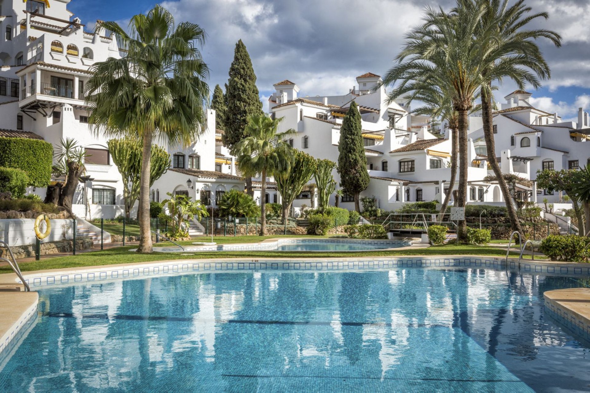 Resale - Apartment - Ground Floor Apartment - Marbella - Nueva Andalucia