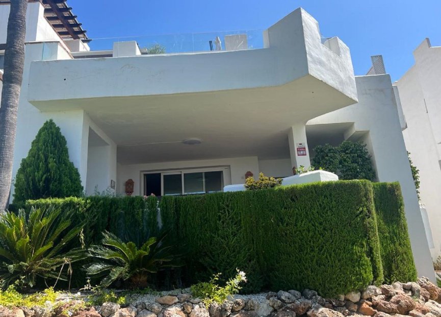 Resale - Apartment - Ground Floor Apartment - Marbella - Nueva Andalucia