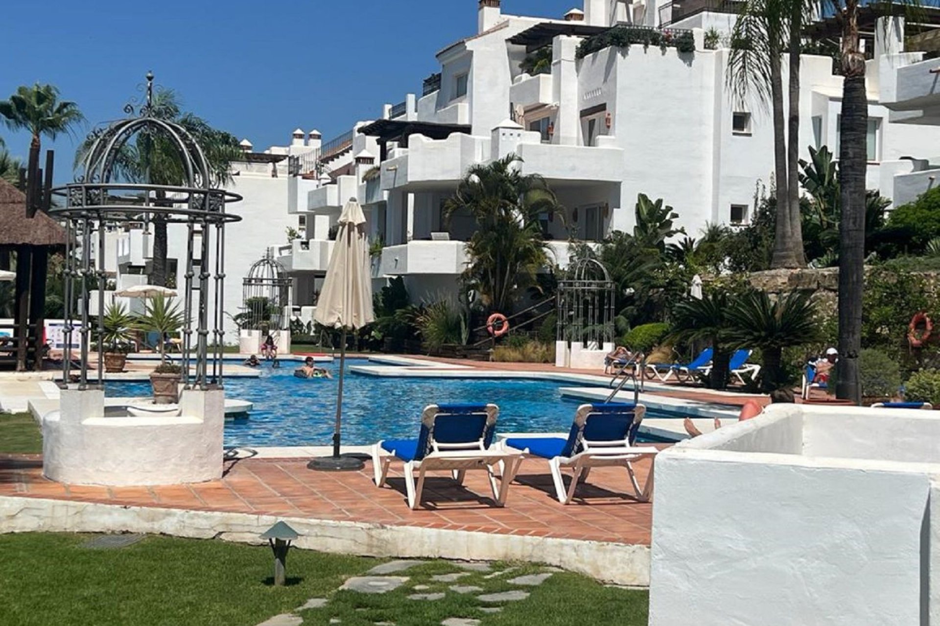 Resale - Apartment - Ground Floor Apartment - Marbella - Nueva Andalucia