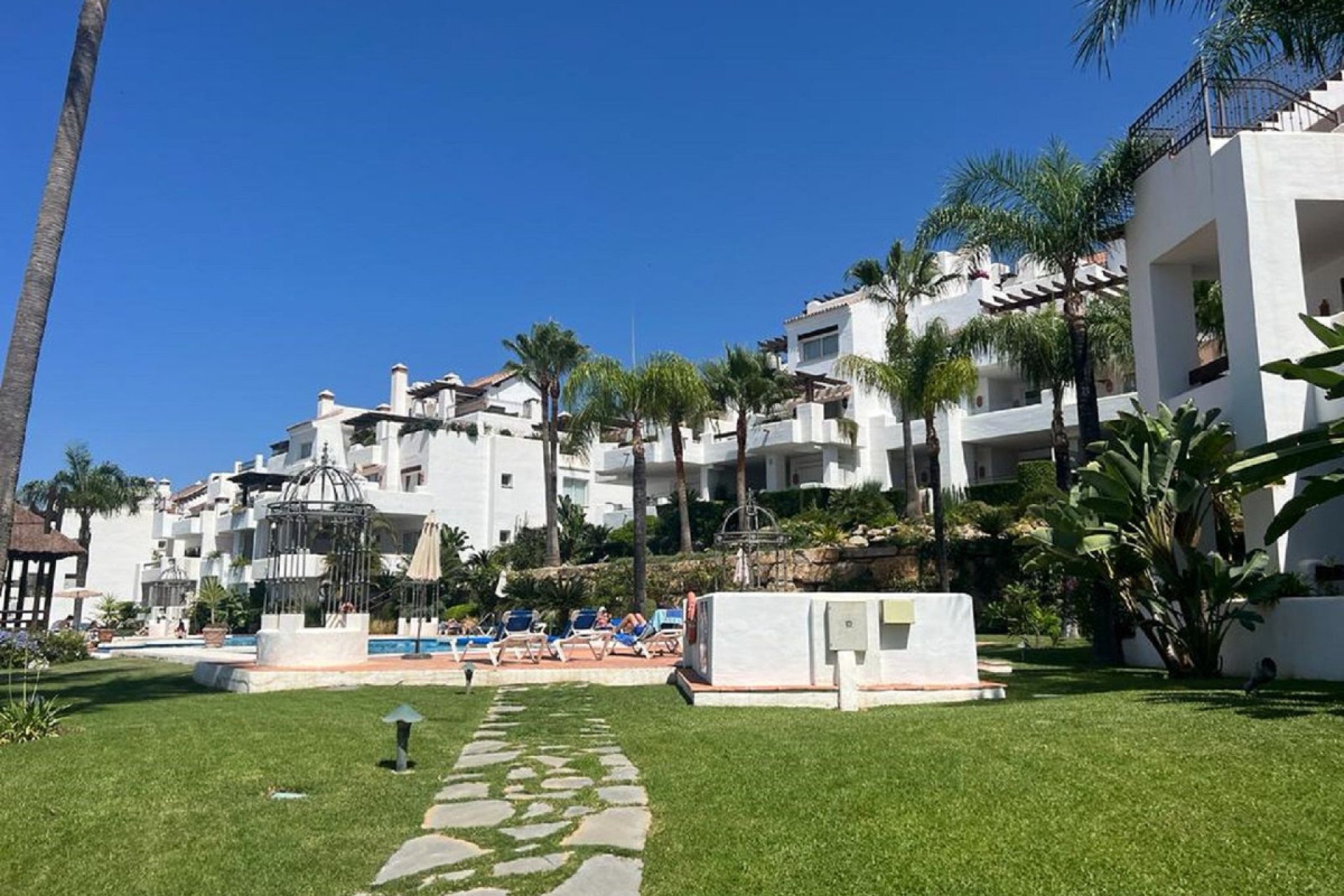 Resale - Apartment - Ground Floor Apartment - Marbella - Nueva Andalucia