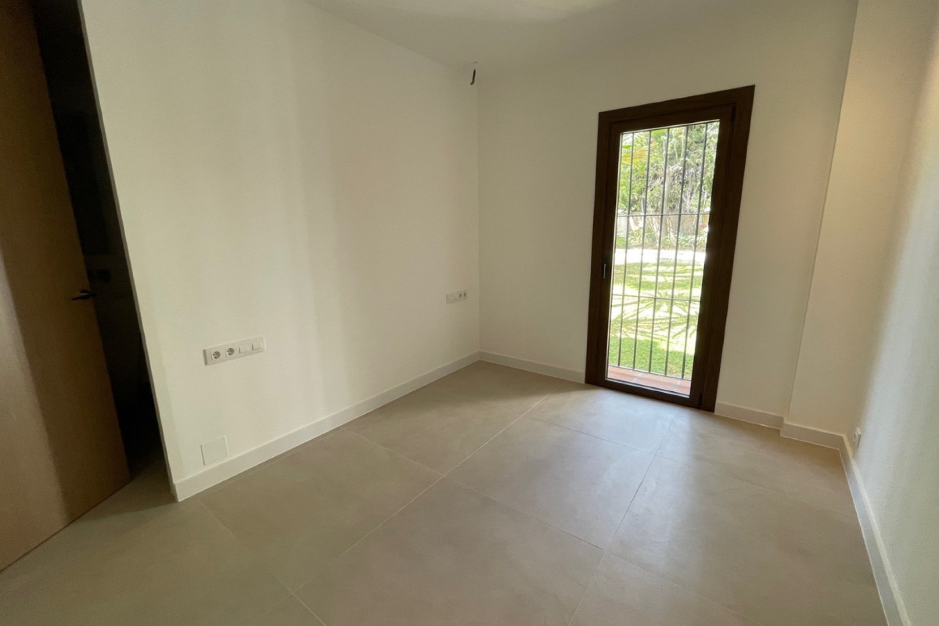 Resale - Apartment - Ground Floor Apartment - Marbella - Nueva Andalucia