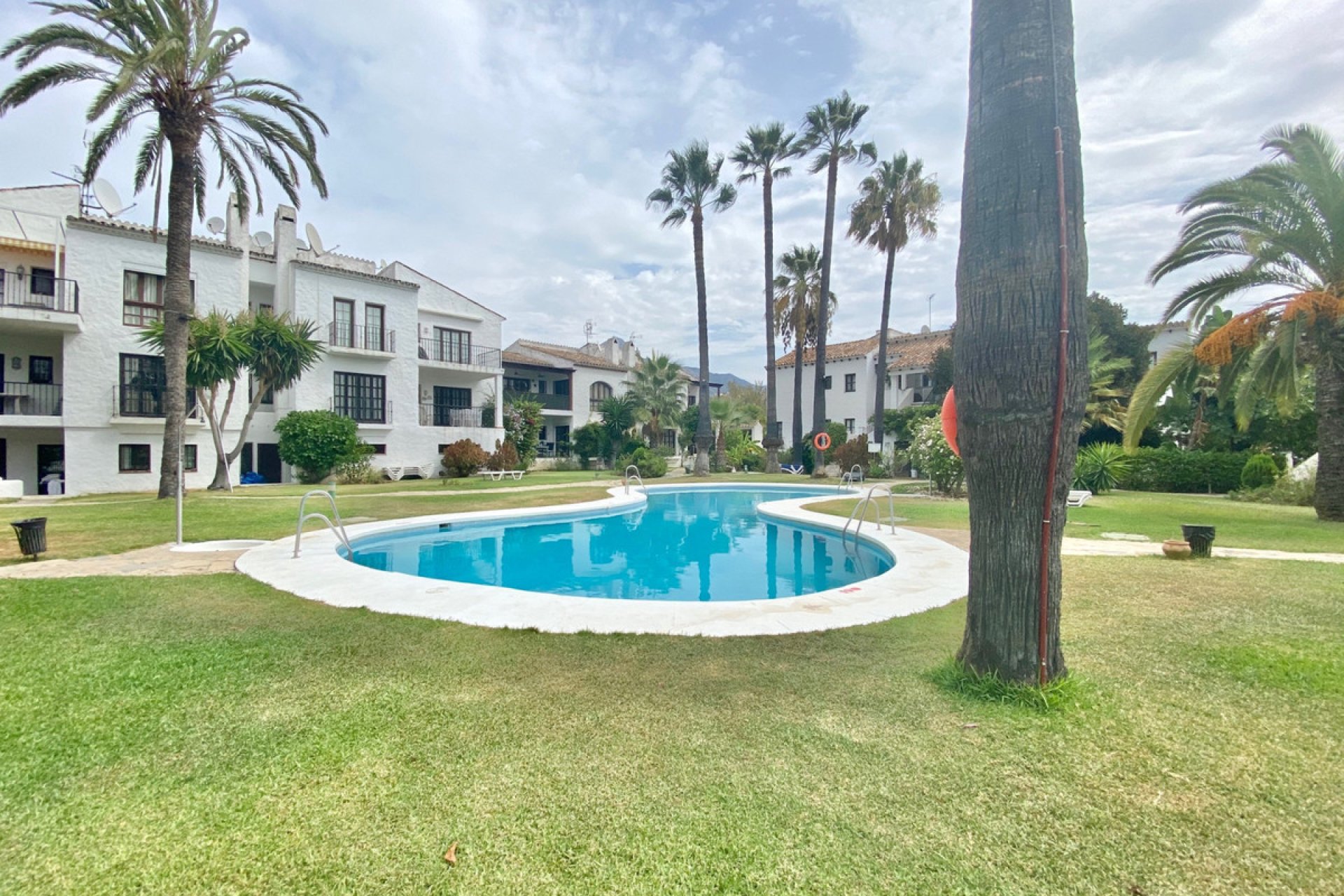 Resale - Apartment - Ground Floor Apartment - Marbella - Nueva Andalucia