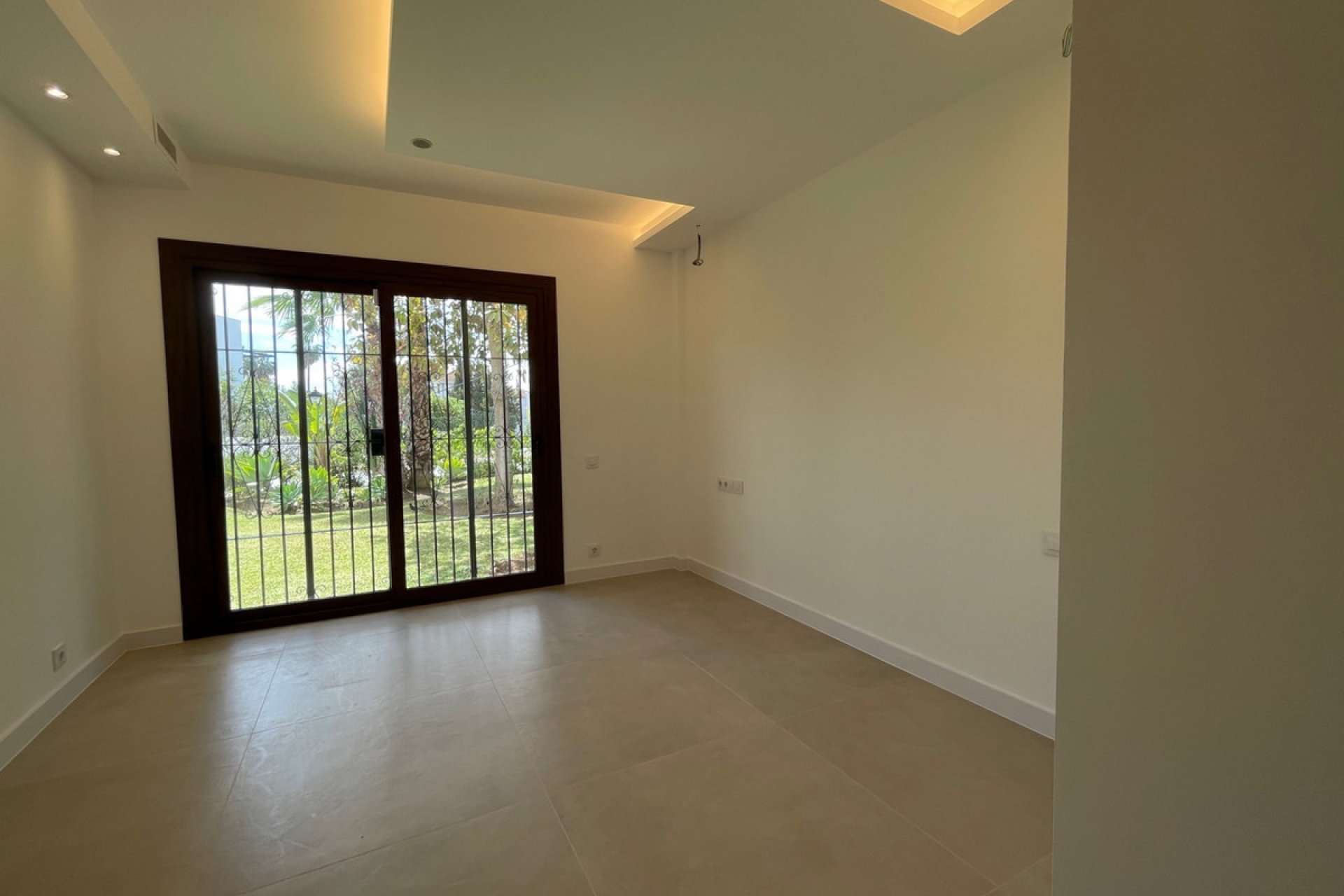 Resale - Apartment - Ground Floor Apartment - Marbella - Nueva Andalucia