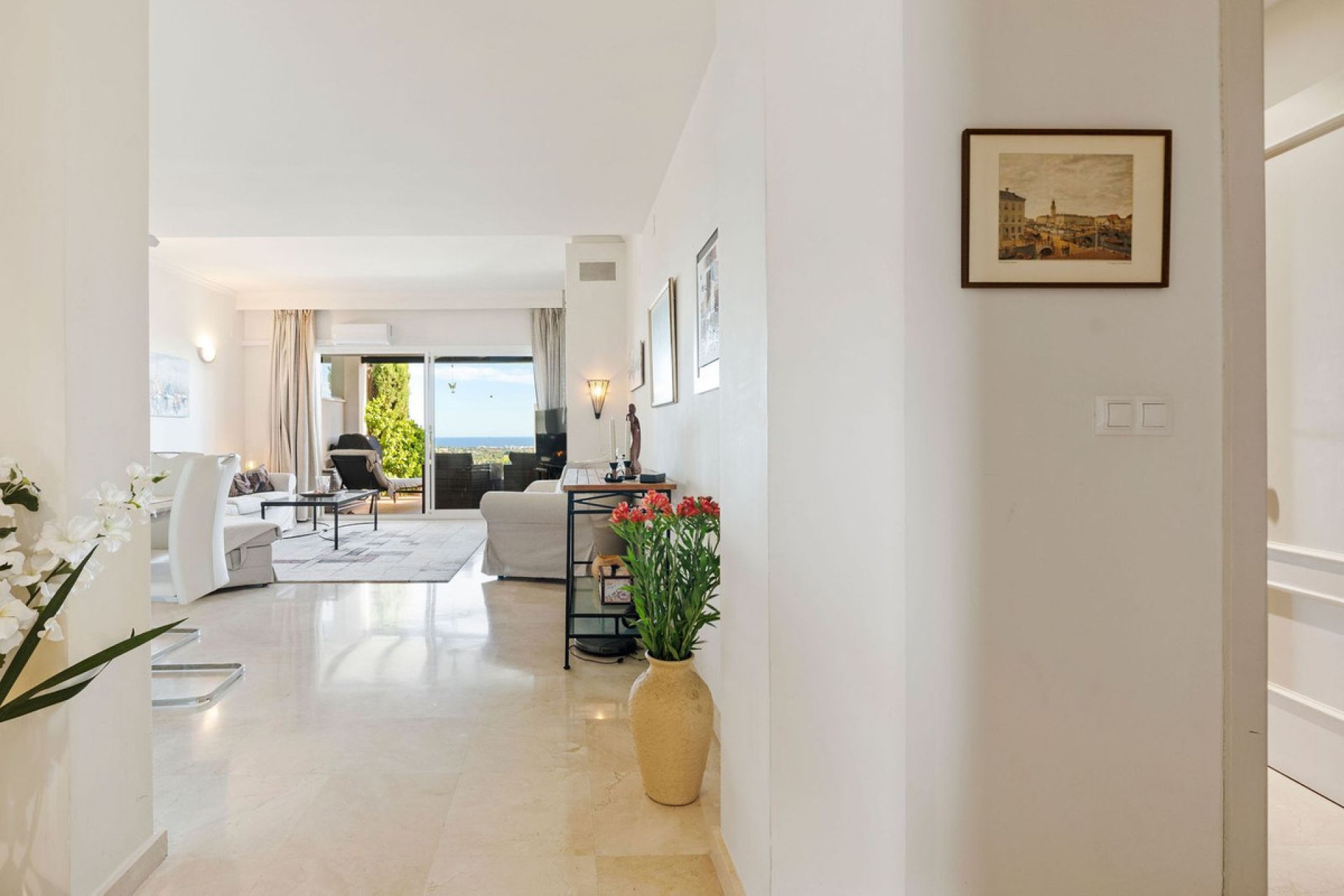 Resale - Apartment - Ground Floor Apartment - Marbella - Nueva Andalucia