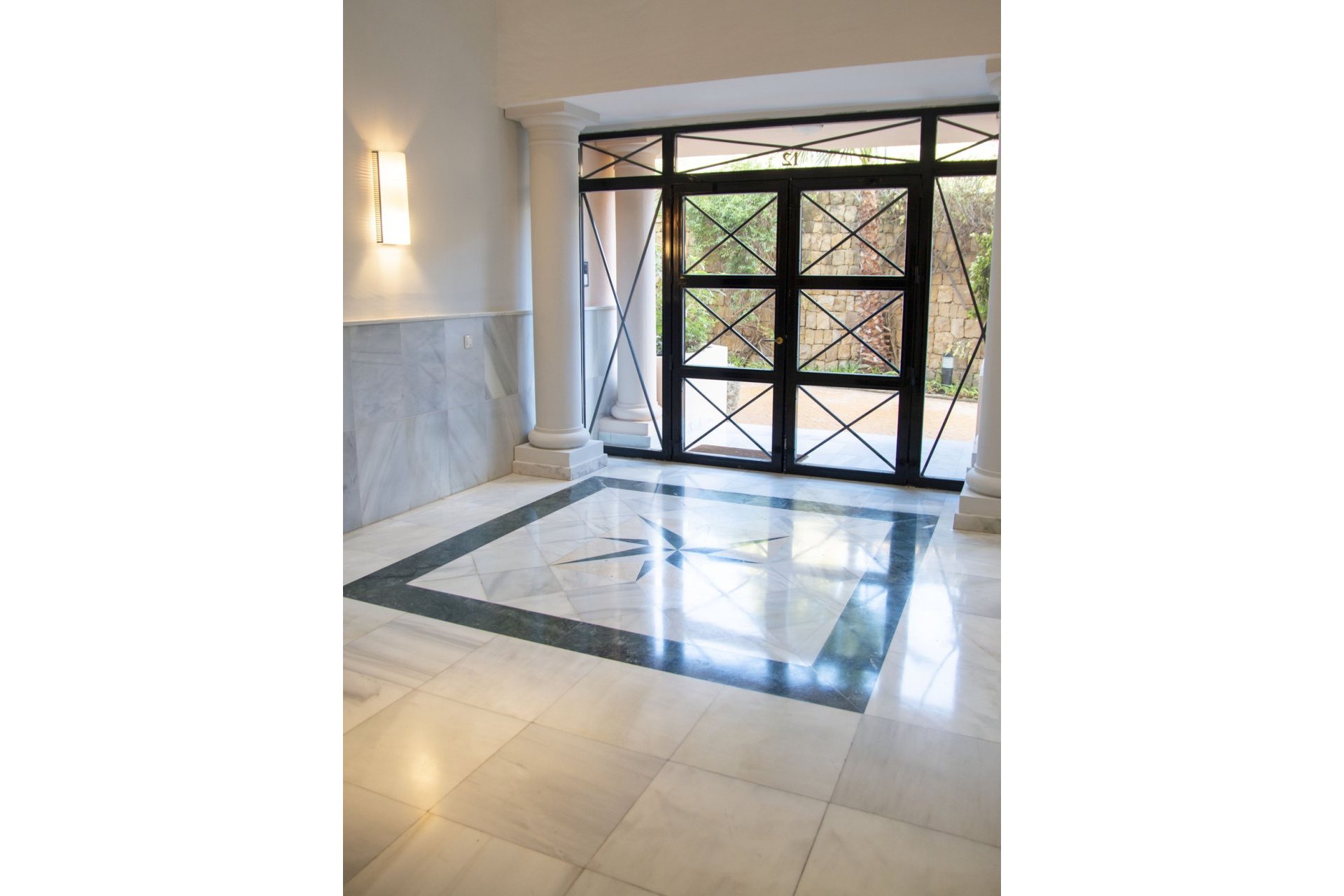 Resale - Apartment - Ground Floor Apartment - Marbella - Nueva Andalucia