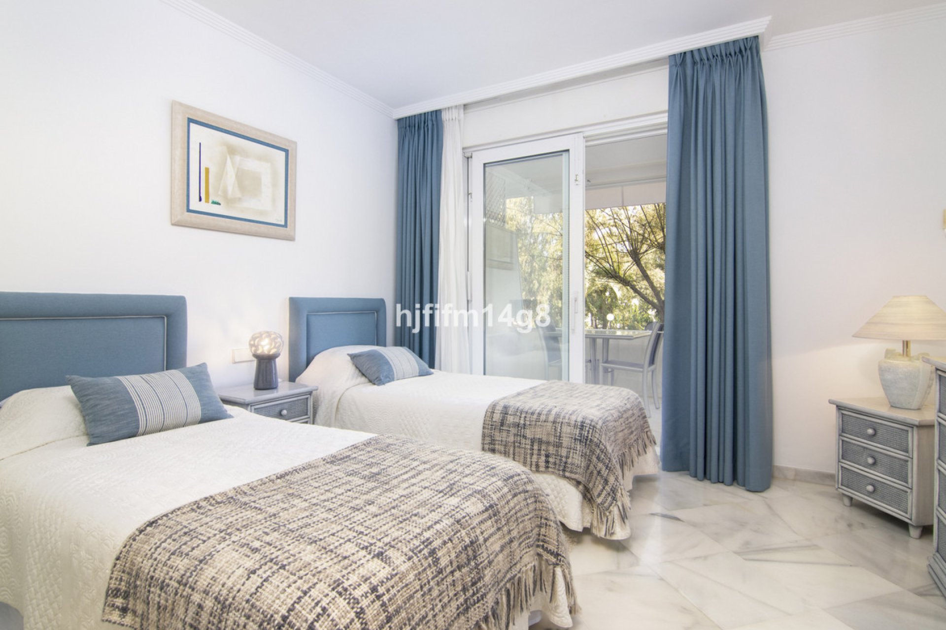 Resale - Apartment - Ground Floor Apartment - Marbella - Nueva Andalucia