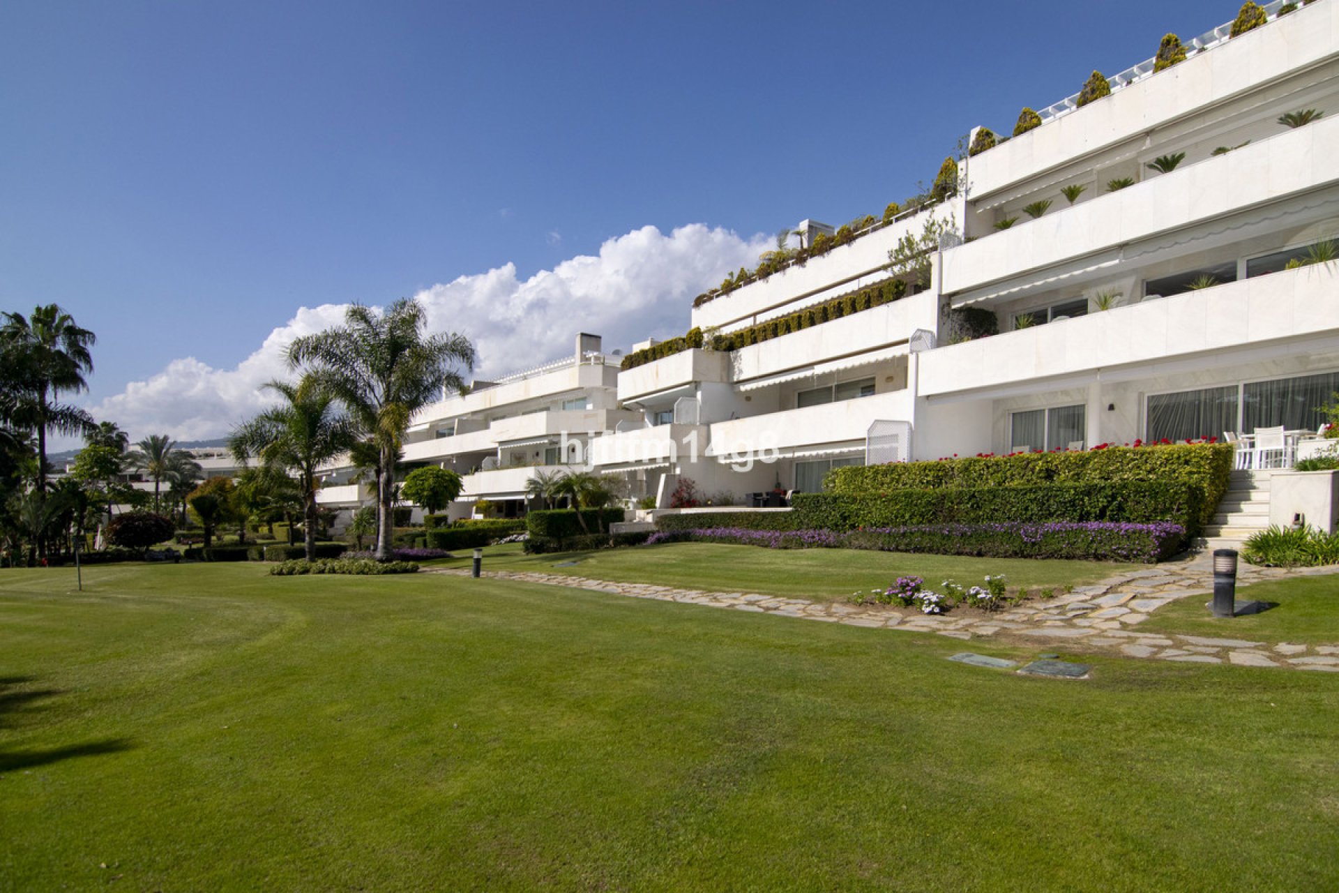 Resale - Apartment - Ground Floor Apartment - Marbella - Nueva Andalucia