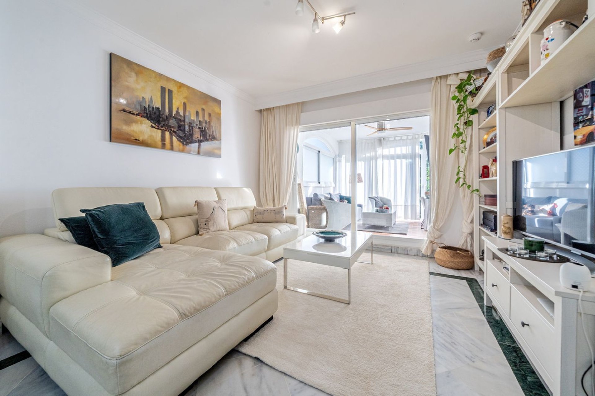 Resale - Apartment - Ground Floor Apartment - Marbella - Nueva Andalucia